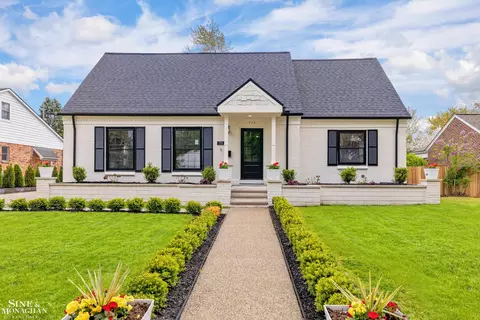 773 Hawthorne, Grosse Pointe Woods, MI 48236