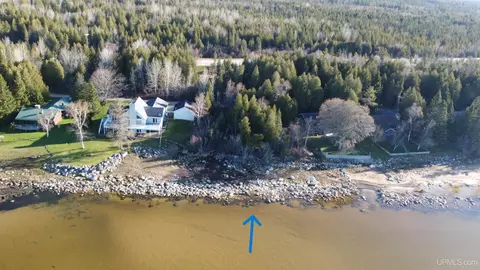8 South Middle Beach Road, Naubinway, MI 49762