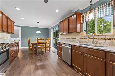 110 N Matteson, Capac, MI 48014