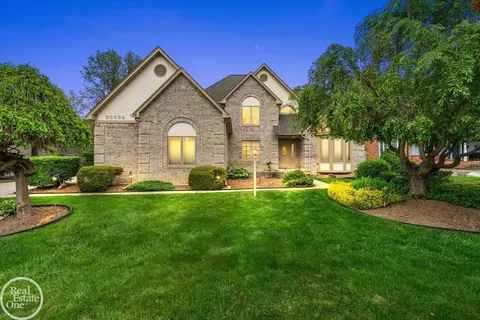 56688 Portsmouth, Shelby Township, MI 48316