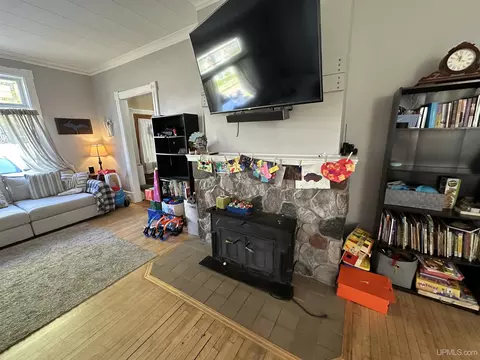 Living - 115 Oak St, Ishpeming, MI 49849 photo 5 of 5