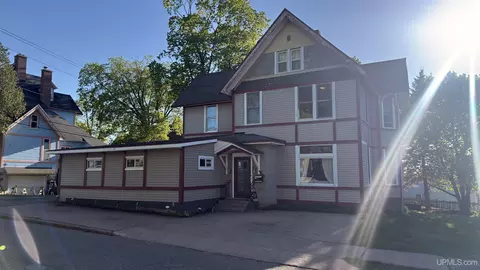 115 Oak St, Ishpeming, MI 49849