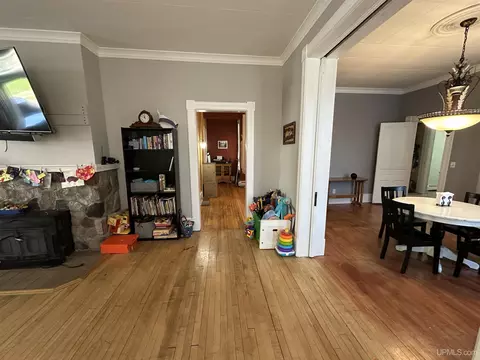 Entry Way - 115 Oak St, Ishpeming, MI 49849 photo 4 of 7