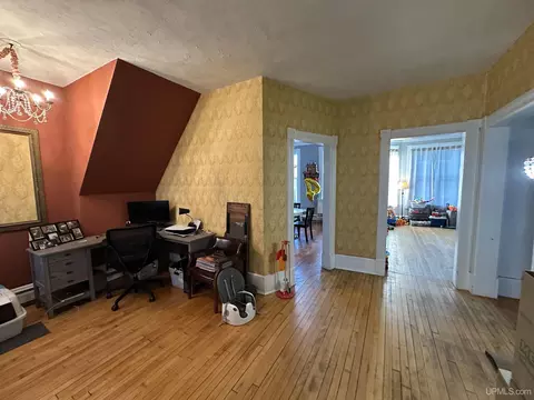 Entry Way - 115 Oak St, Ishpeming, MI 49849 photo 5 of 7