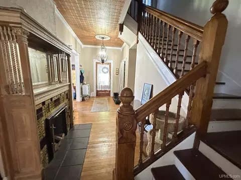Entry Way - 115 Oak St, Ishpeming, MI 49849 photo 6 of 7