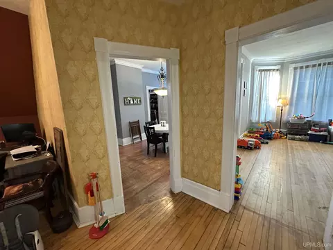 Entry Way - 115 Oak St, Ishpeming, MI 49849 photo 3 of 7