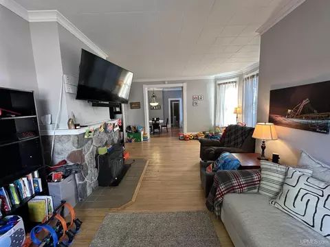 Living - 115 Oak St, Ishpeming, MI 49849 photo 2 of 5