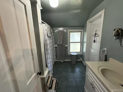 Bath - 115 Oak St, Ishpeming, MI 49849 photo 3 of 4