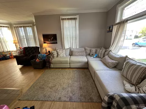 Living - 115 Oak St, Ishpeming, MI 49849 photo 1 of 5