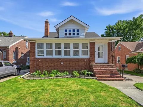 22823 Visnaw, Saint Clair Shores, MI 48081