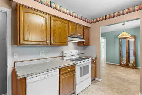 Kitchen - 604 Somerset, Flushing, MI 48433 photo 2 of 4