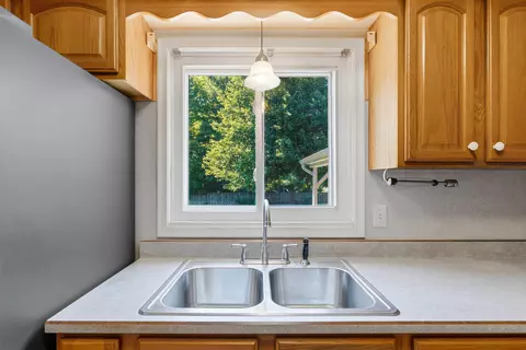 Kitchen - 604 Somerset, Flushing, MI 48433 photo 4 of 4