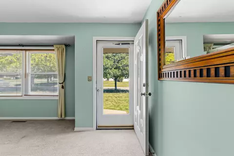 Entry Way - 604 Somerset, Flushing, MI 48433 photo 1 of 1