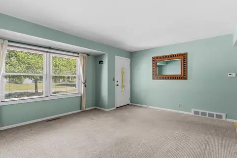 Living - 604 Somerset, Flushing, MI 48433 photo 3 of 3