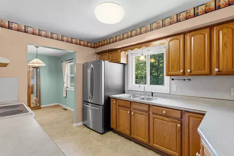 Kitchen - 604 Somerset, Flushing, MI 48433 photo 3 of 4