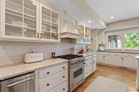 Kitchen - 3120 Windmill, Adrian, MI 49221 photo 10 of 10