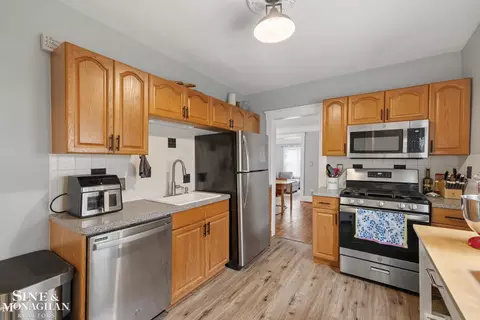 Kitchen - 451 Saint Clair, Grosse Pointe, MI 48230 photo 1 of 5