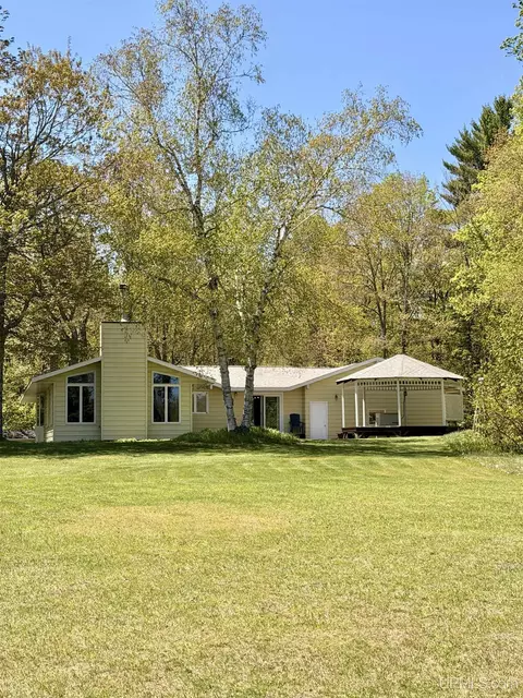 1146 Cooper Lk, Ishpeming, MI 49849