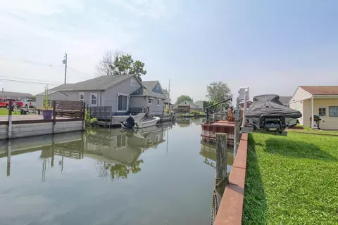 37924 Maplehill, Harrison Township, MI 48045