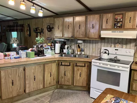 Kitchen - 4703 Northland, Gladwin, MI 48624 photo 2 of 5