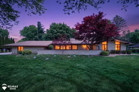 2210 N Sycamore, Burton, MI 48509