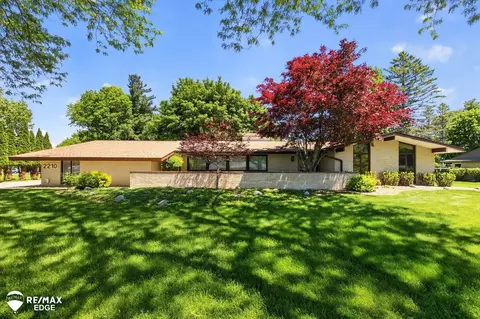2210 N Sycamore, Burton, MI 48509