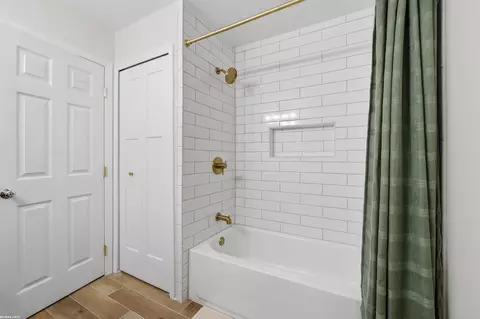 Bath - 15366 Van Meter, Macomb, MI 48044 photo 2 of 3