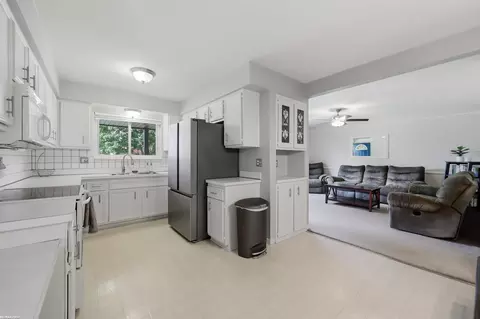 Kitchen - 15366 Van Meter, Macomb, MI 48044 photo 4 of 4