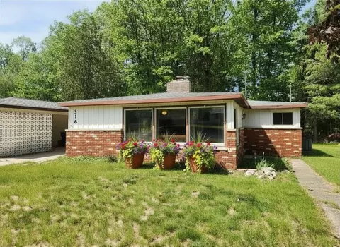 318 John, Clare, MI 48617