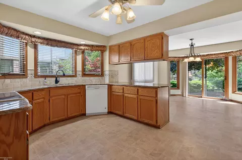 Kitchen - 52294 Bryan Michael, Macomb, MI 48042 photo 3 of 3