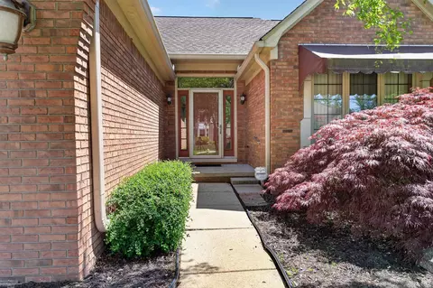 52294 Bryan Michael, Macomb, MI 48042