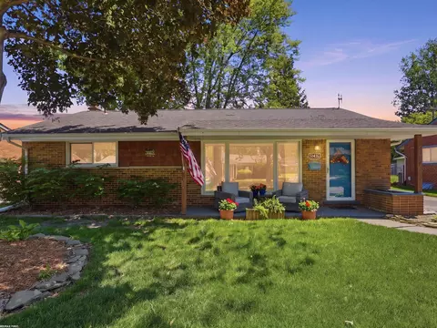 32448 Saint Annes, Warren, MI 48092