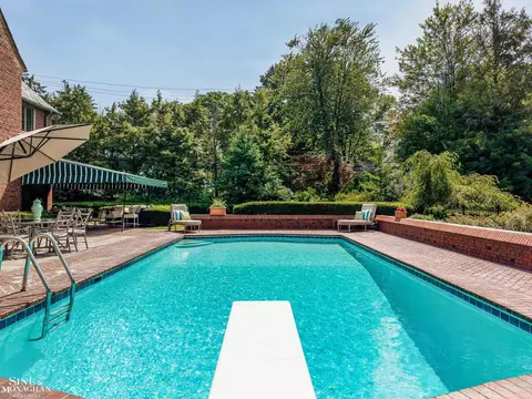 Exterior - 257 Ridge, Grosse Pointe Farms, MI 48236 photo 5 of 8