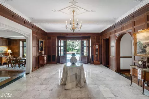 Entry Way - 257 Ridge, Grosse Pointe Farms, MI 48236 photo 2 of 5