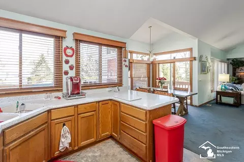 Kitchen - 6820 Stonegate, Temperance, MI 48182 photo 7 of 8
