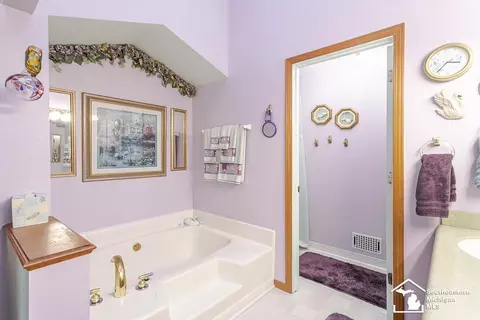 Bath - 6820 Stonegate, Temperance, MI 48182 photo 2 of 5