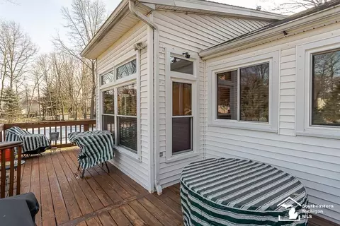Exterior - 6820 Stonegate, Temperance, MI 48182 photo 2 of 5