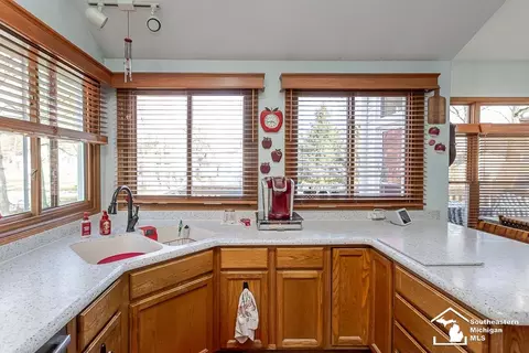 Kitchen - 6820 Stonegate, Temperance, MI 48182 photo 8 of 8