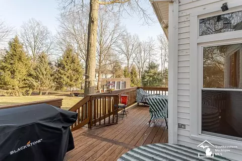 Exterior - 6820 Stonegate, Temperance, MI 48182 photo 3 of 5
