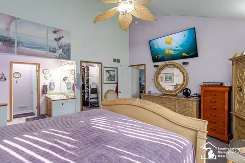 Bedroom - 6820 Stonegate, Temperance, MI 48182 photo 3 of 9