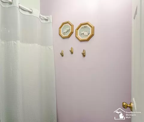 Bath - 6820 Stonegate, Temperance, MI 48182 photo 3 of 5