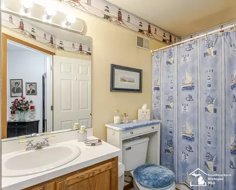 Bath - 6820 Stonegate, Temperance, MI 48182 photo 4 of 5