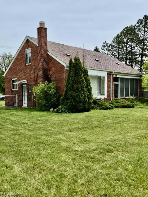 29290 Utica, Roseville, MI 48066