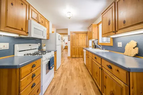 Kitchen - 240 Hilts, Gladwin, MI 48624 photo 1 of 3