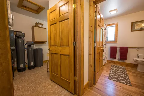 Entry Way - 240 Hilts, Gladwin, MI 48624 photo 4 of 9