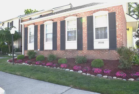 37322 Charter Oaks #BUILDING 11, Clinton Township, MI 48036
