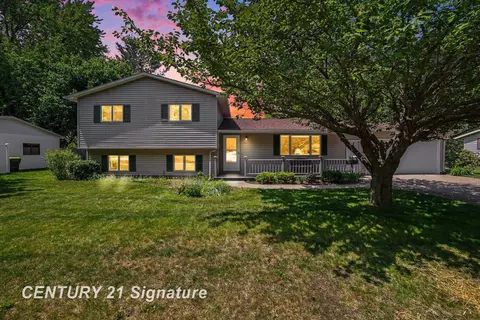 4403 Robinhood, Midland, MI 48642