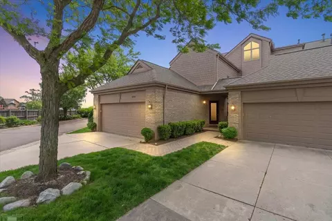 26151 Harbour Pointe, Harrison Township, MI 48045