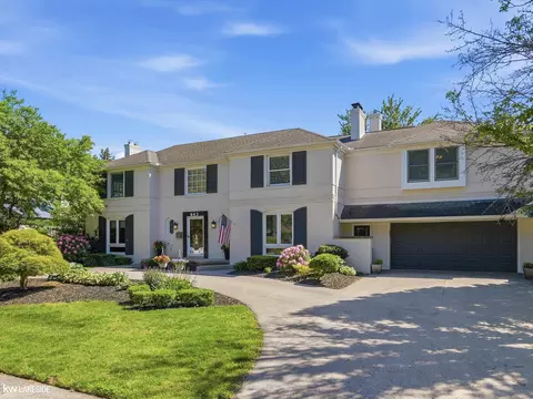 643 Lochmoor, Grosse Pointe Woods, MI 48236