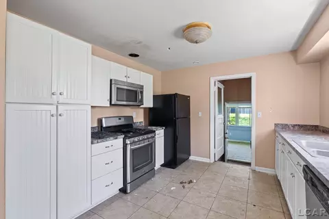 Kitchen - 922 Addison, Adrian, MI 49221 photo 3 of 4